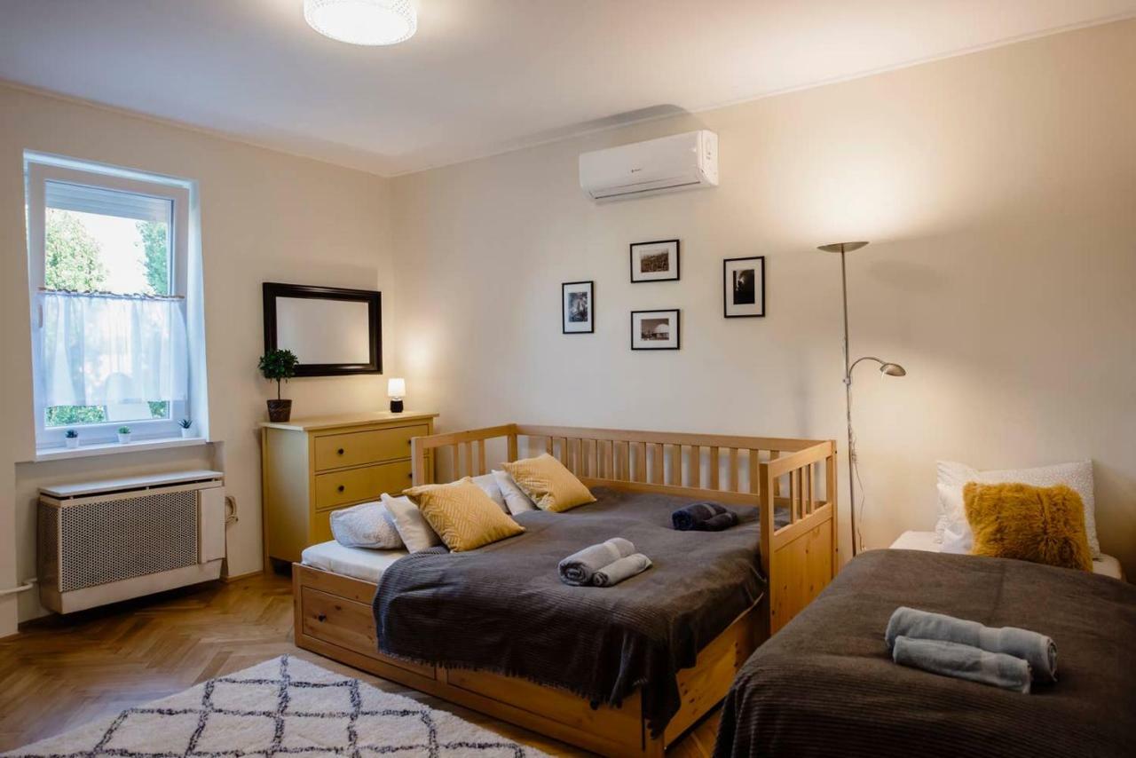 Viola Family Apartman Free Parking Pécs Exterior foto